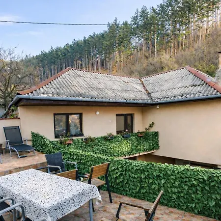 Londof Villa With Panoramic View-2